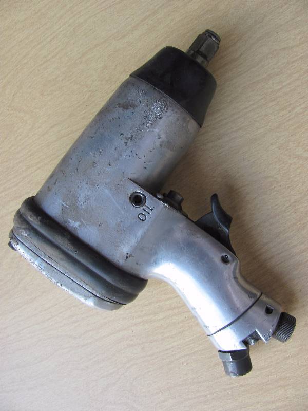 lot 8036 image: Pneumatic Impact Wrench