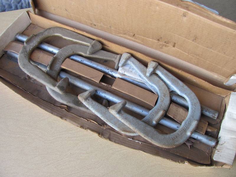 lot 8037 image: Horse Shoe Set - with poles in Box