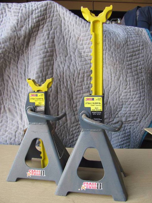 lot 8042 image: Set of 2 Jack Stands - 6,000 lb. capacity