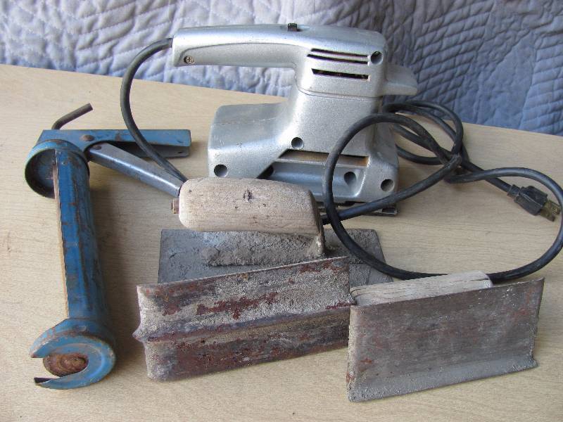 lot 8045 image: Orbital Sander )works - Concrete Tools - Caulking Gun