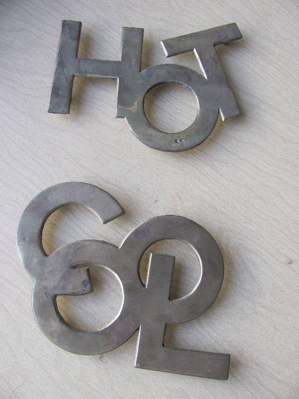 lot 8053 image: Brass Trivets - HOT & COOL Very unique - check them out