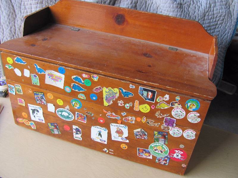 lot 8054 image: Wood Chest - Great Re-finishing project