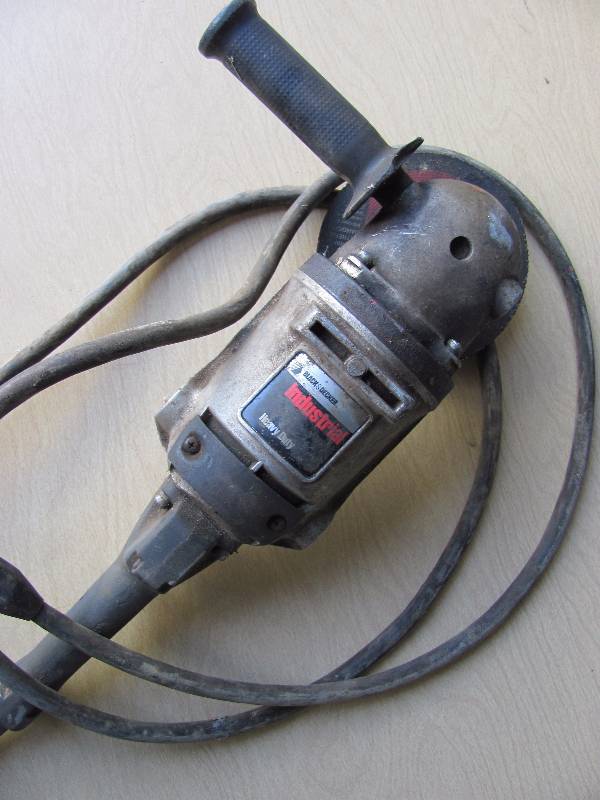 lot 8055 image: Black & Decker 7-9 Angle Sander (grinder) - WORKS