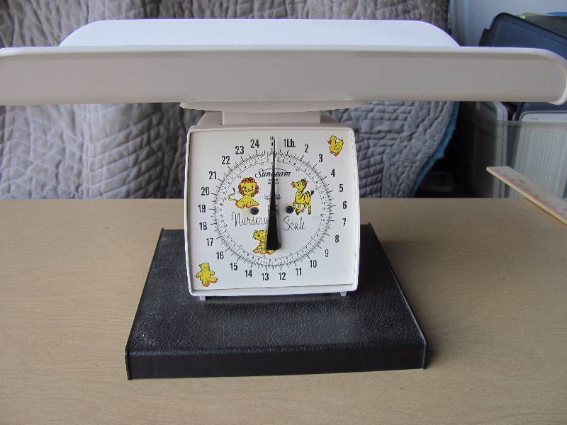 lot 8056 image: Vintage Baby Scale - Sunbeam Nursery scale - 25 lb. capacity
