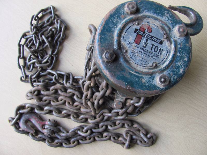 lot 8057 image: Chain Hoist 12 Ton - Fairline