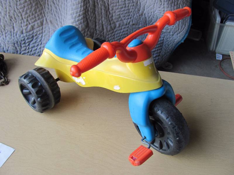 lot 8059 image: Fisher Price Tryke - Riding Toy for Toddlers