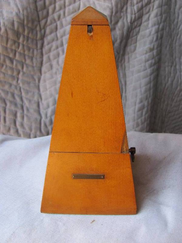 lot 8069 image: Metronome - Seth Thomas #10 - WORKS