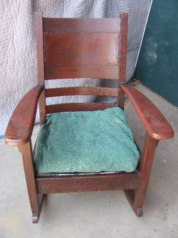 lot 8070 image: Vintage OAK ROCKER - STURDY Nice project chair