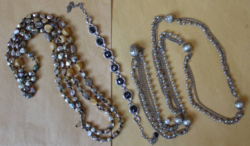 lot 8458 image: Lot of Costume Jewelry