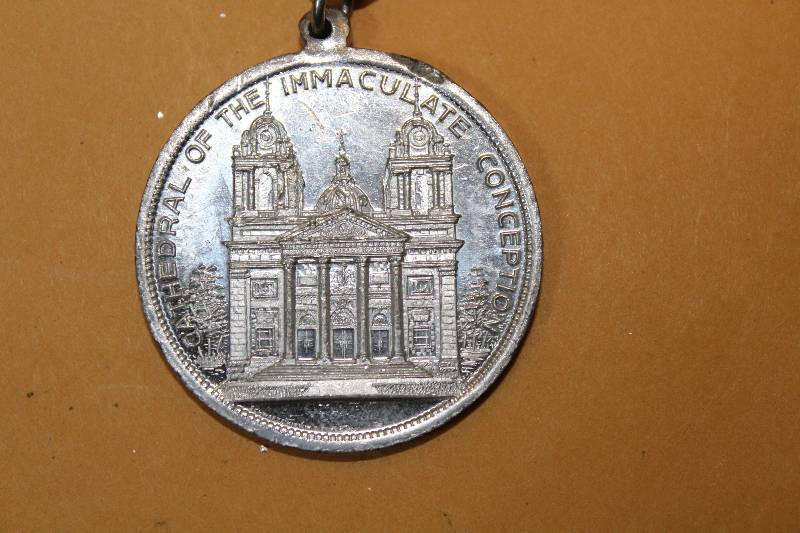 lot 8459 image: Religious Medallion - Cathedral of the Immaculate Conception - Sept 19, 1912 - Souvenir of the dedication by Cardinal Gibbons - NICE