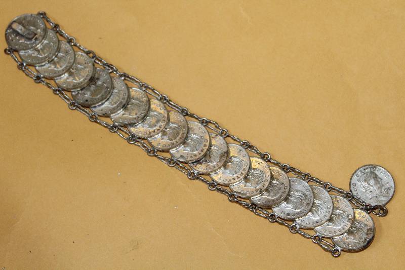 lot 8460 image: Mexican Coin Bracelet w 19 Cinco Centavos