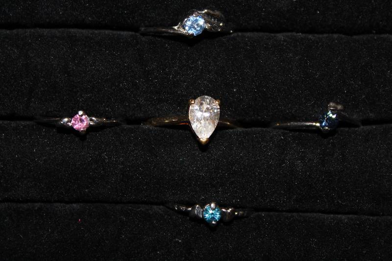 lot 8489 image: Lot of 5 Rings - pretty