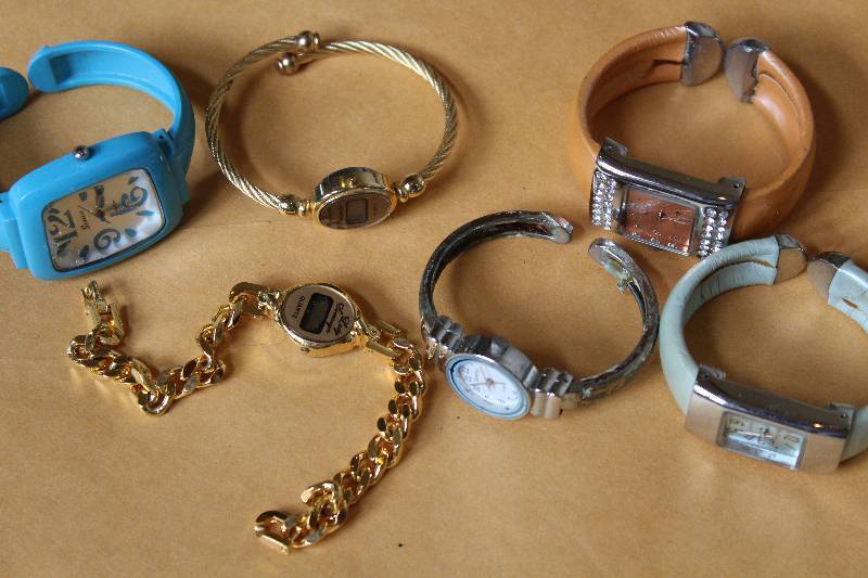 lot 8496 image: Lot of 6 watches - see photos for details