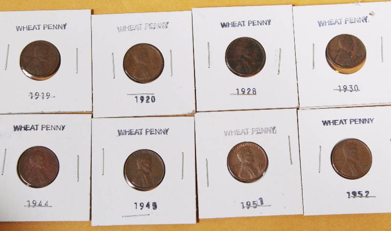 lot 8498 image: Lot of 8 wheat pennies in sleeves 1919, 1920, 1928, 1930, 1944, 1945, 1951, 1952 - awesome