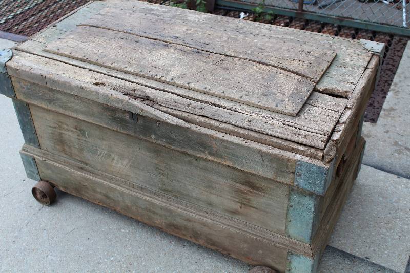 lot 9001 image: Vintage Carpenters Box - 44 x 24 x 22.5 tall - Cool See photos