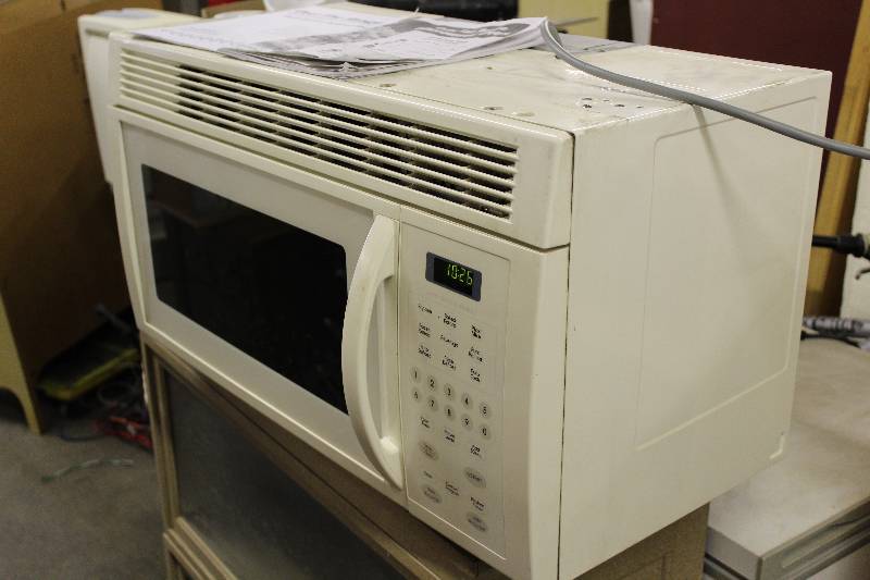 lot 9009 image: Maytag 950W Over-The-Range Microwave - WORKS
