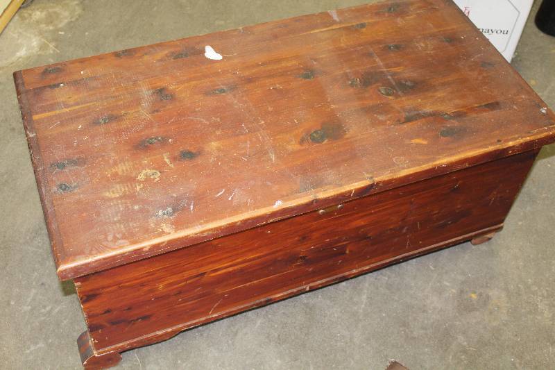 lot 9015 image: Cedar Chest-protect those winter sweaters
