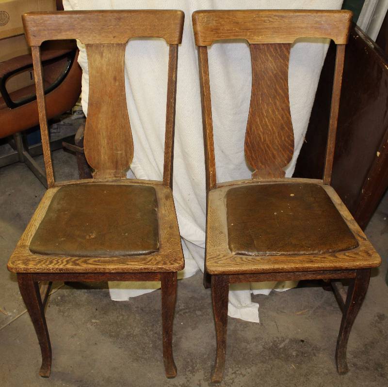 lot 9016 image: Pair of Matching Oak Chairs