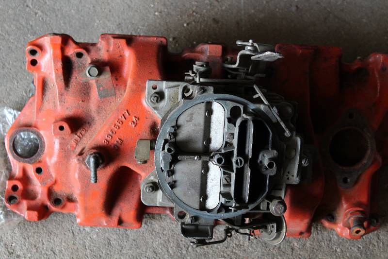 lot 9021 image: GM Manifold - Rochester Quadrajet Carb - General Motors
