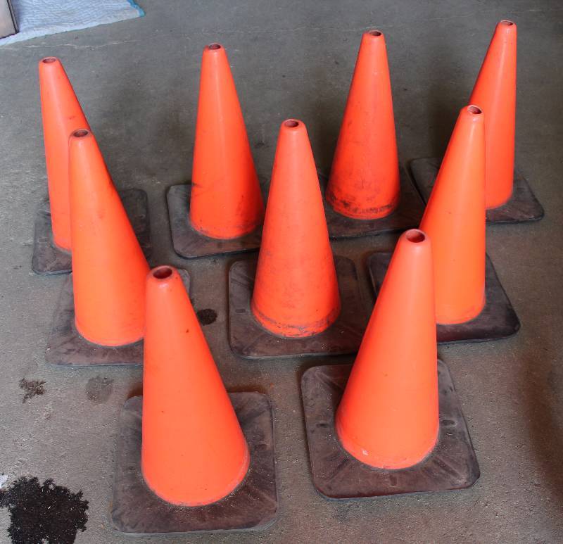 lot 9039 image: Lot of 9 Road Cones - 16-12 Tall