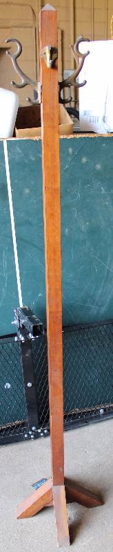 lot 9041 image: Vintage hall tree w 2 hooks broken - neat tree