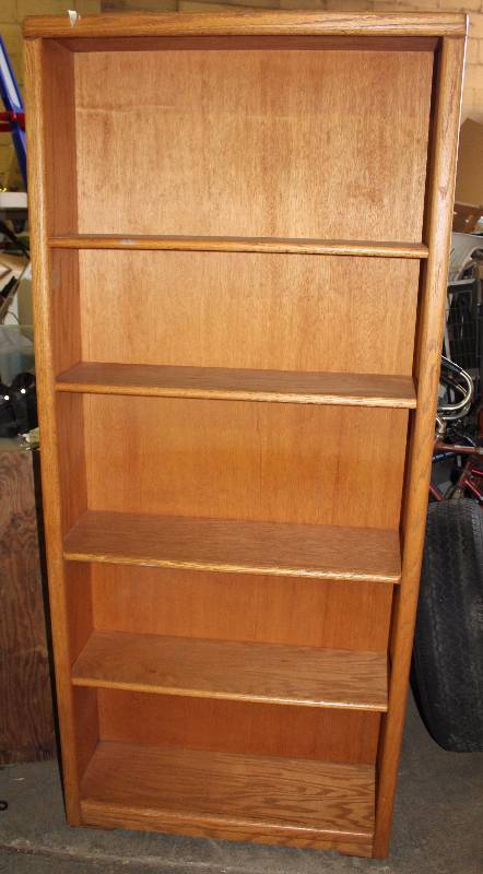 lot 9045 image: Oak Bookshelf - 3 Adjustable and one fixed shelf - measures 31-14 x 10-14 x 72-12