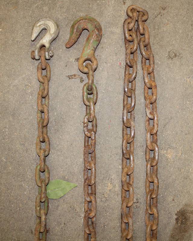 lot 9047 image: Chain w 2 hooks - Approx 21