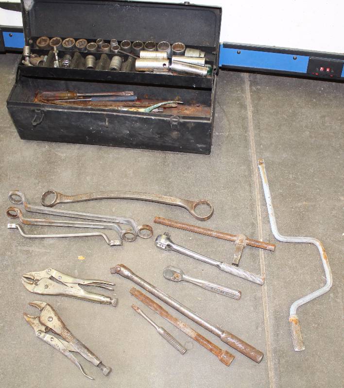 lot 9050 image: Tool Box & Tools - see photos for more info