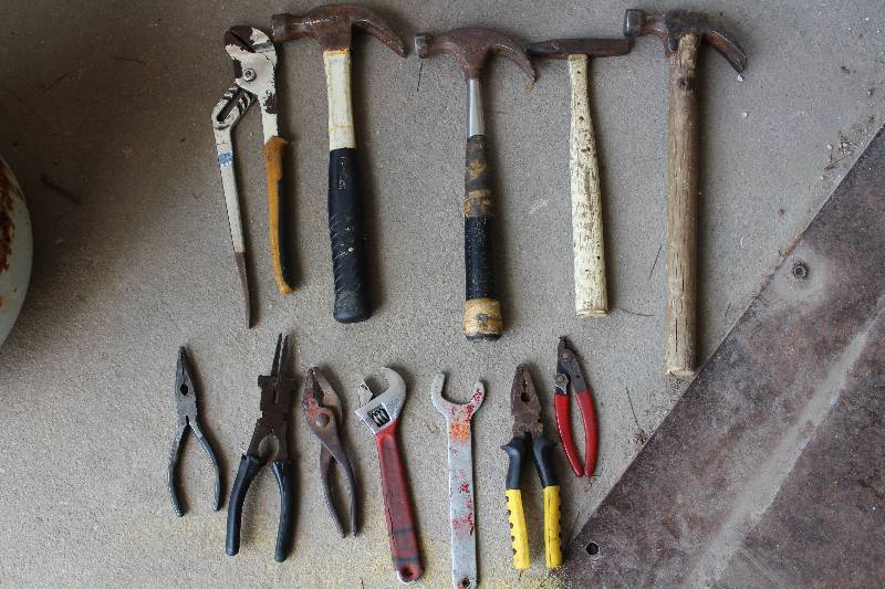 lot 9053 image: Lot of Hammers and Pliers