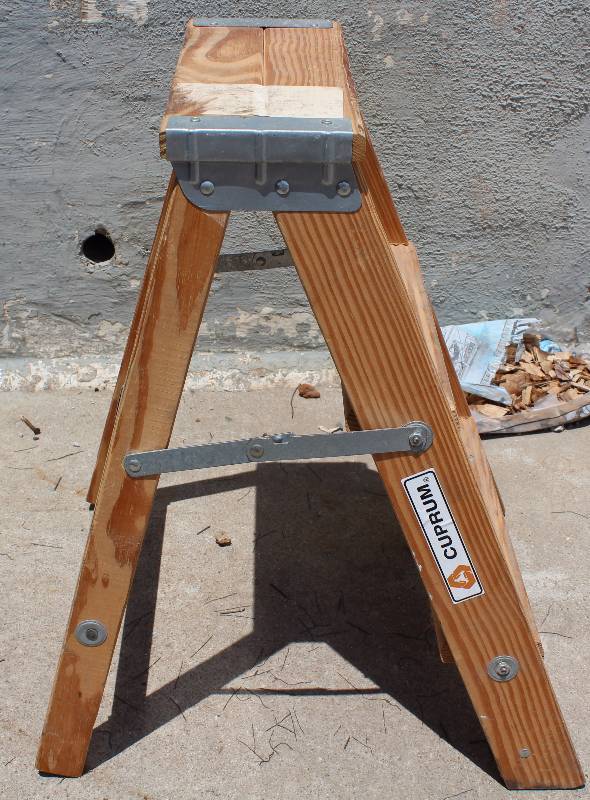 lot 9063 image: Step Stool