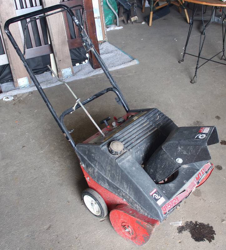 lot 9064 image: MTD Snow Blower - Gas Powered - Runs - Get ready for winter