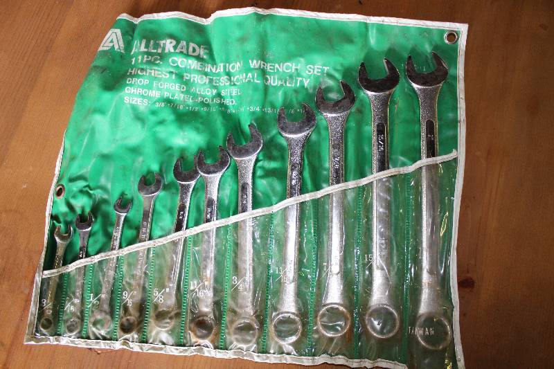 lot 9066 image: 11 Piece Combination Wrench Set 38 to 1 - W roll up carry bag