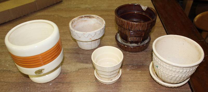 lot 9073 image: Lot of Planters - 1 Heager, 3 McCoy (1 w chip)