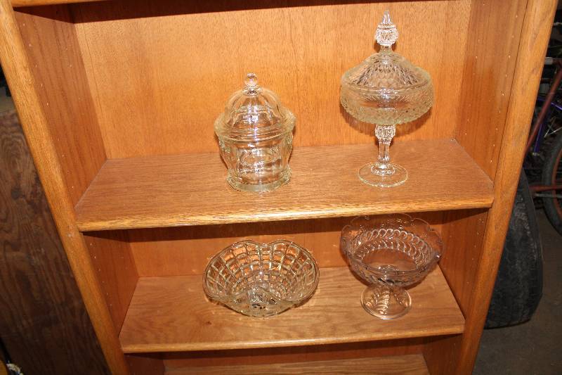 lot 9074 image: Lot of Glassware  Candy Dishes - 4 pieces glassware and 2 candy dishes - see photo