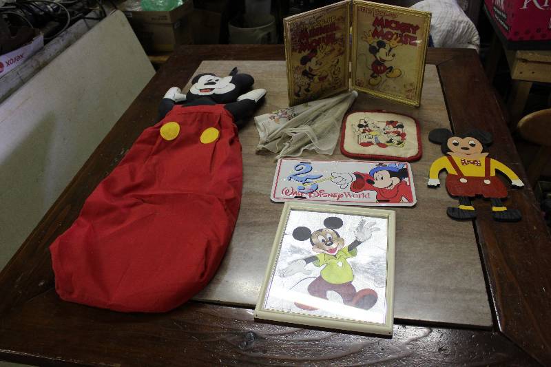 lot 9080 image: Disney - Micky and Minnie Mouse Items - See photo