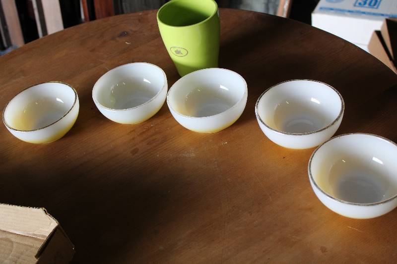 lot 9081 image: Lot of 5 - Fire King Bowls - WOW
