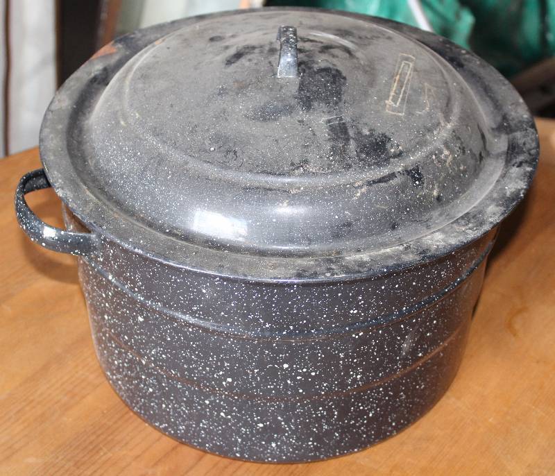 lot 9083 image: Canning Kettle with Trivet Rack Make sure to put up those summer garden veggies