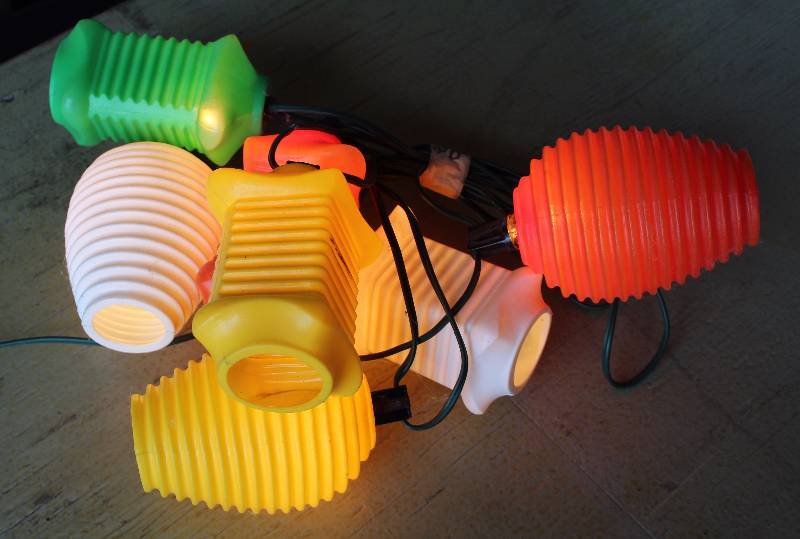 lot 9086 image: Lot of Vintage Garden Lanterns - WORKS - see photo