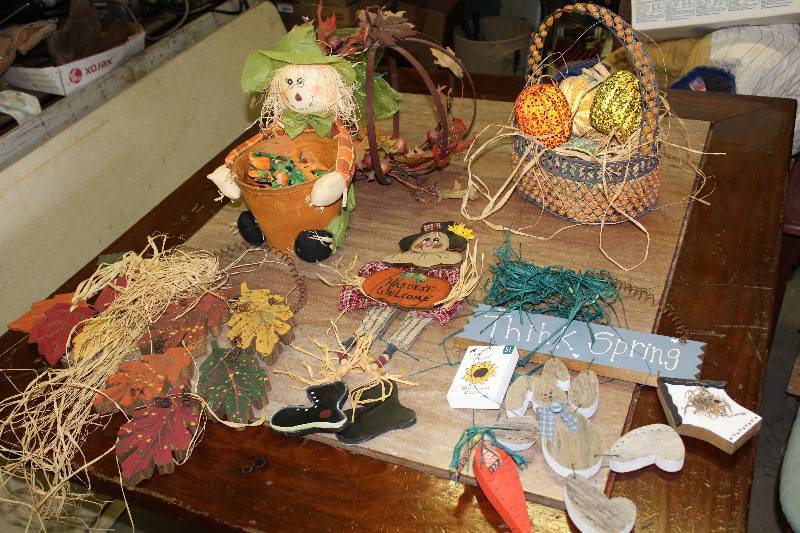 lot 9091 image: Lot of Home Dcor - See photo