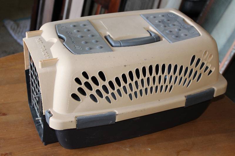 lot 9092 image: Nice Pet Taxi - ARF Or MEOW