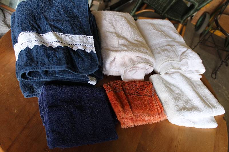 lot 9096 image: Lot of Towels - see photo