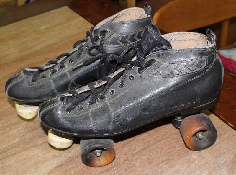 lot 9100 image: PR Vintage Roller Skates - COOL
