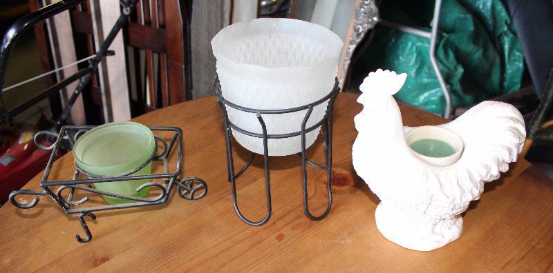 lot 9101 image: Scentsy Chicken Wax Melter and 2 Planters