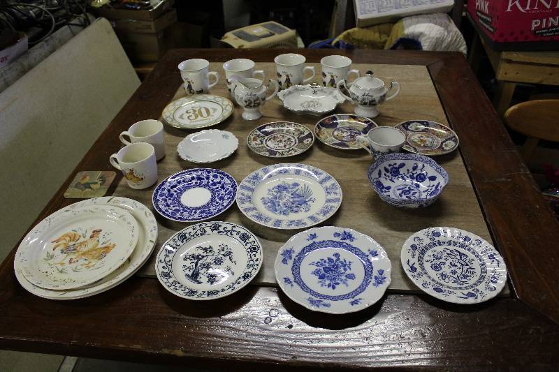 lot 9102 image: Lot of Plates and Cups