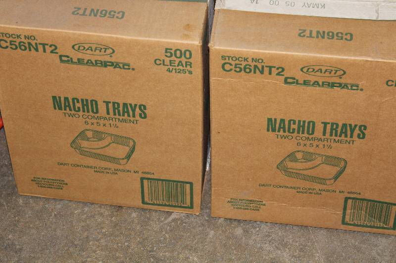 lot 9107 image: Lot of 2 Cases - Nacho Trays - NEW - 500 per case 1,000 total trays