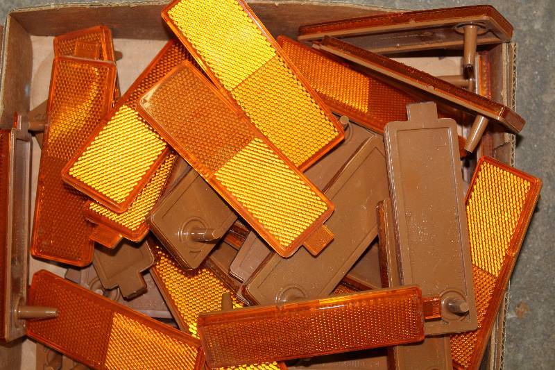 lot 9109 image: Lot of Amber Reflectors - More than 30