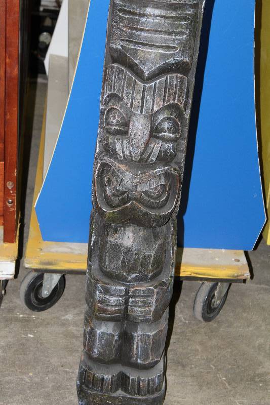 lot 9113 image: Totem Pole - Top needs re-attached - 39 tall