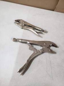 lot 2635 image: Husky 2 Piece Locking Pliers