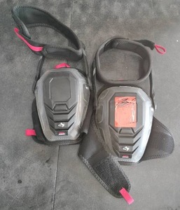 lot 3640 image: Husky Gel Comfort Knee Pads
