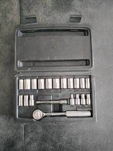 lot 3645 image: Husky 20Pc Tool Set